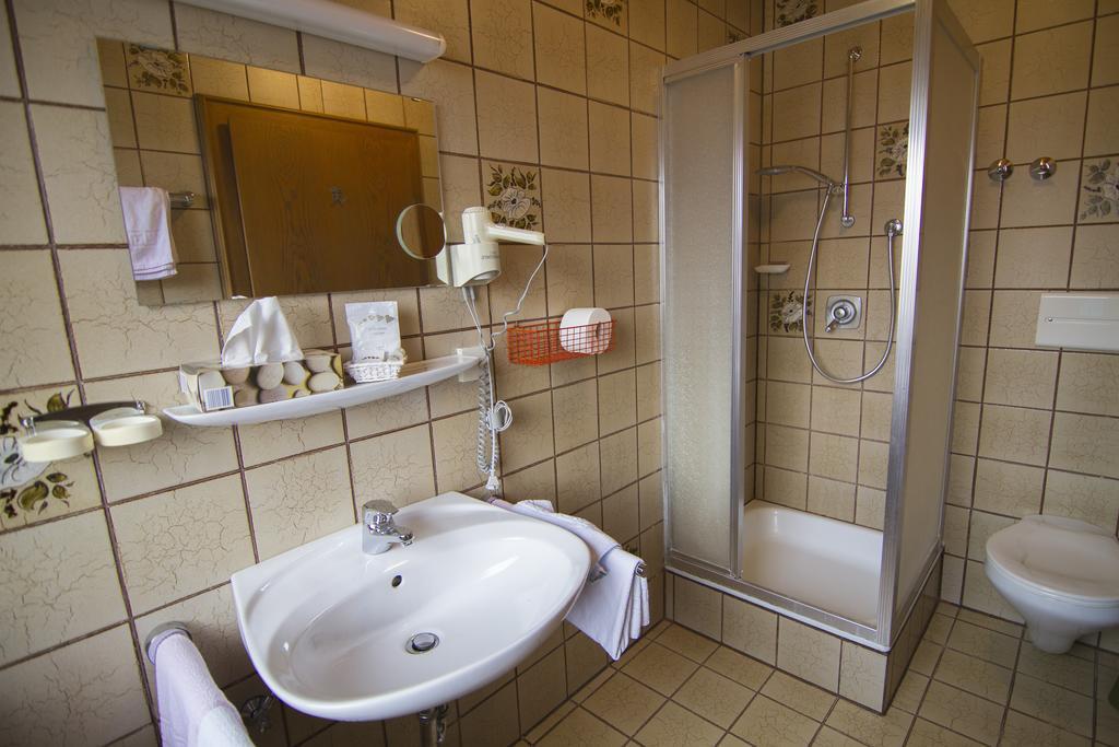 Reikartz Hotel Bergpanorama Пфронтен Екстериор снимка